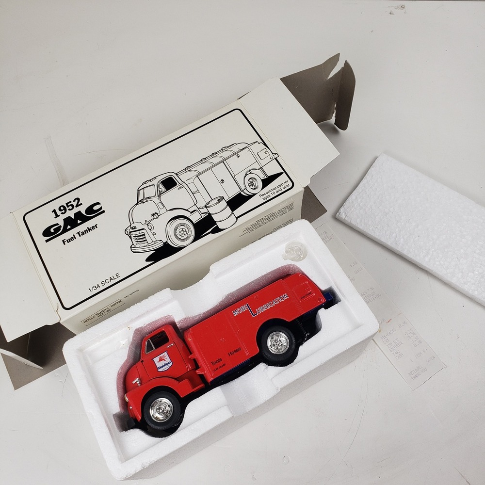 First‎ Gear 1952 GMC Fuel Tanker Mobilgas Mobiloil 1/34 Die-Cast Truck 29-1231
